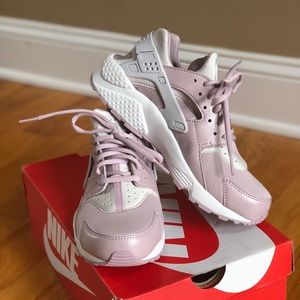 Nike women’s air huarache run shoes size 8